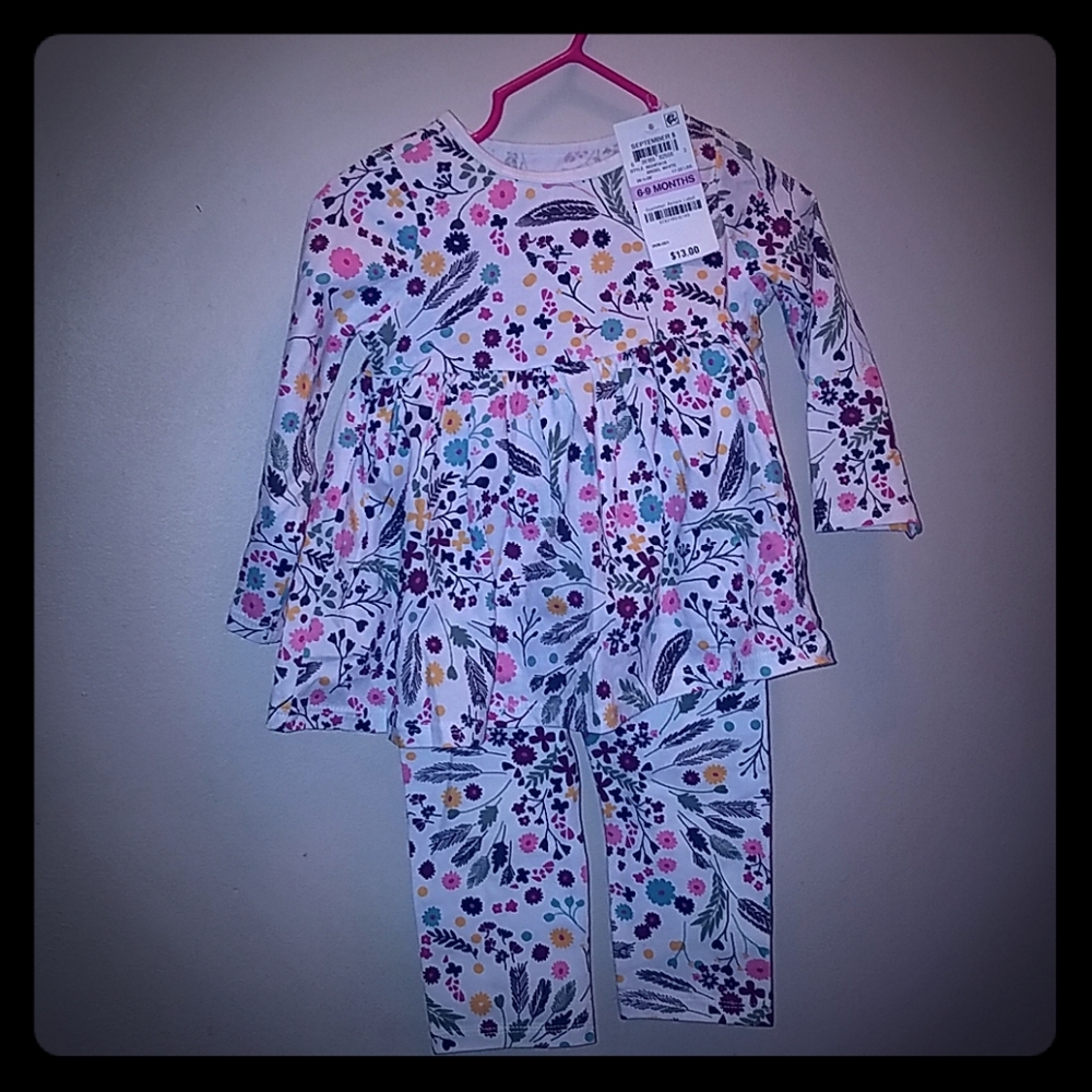 Infant girl's two piece outfit.
